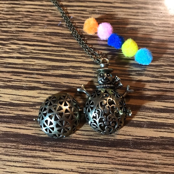 Bronze snowman essential oil necklace - Picture 2 of 2